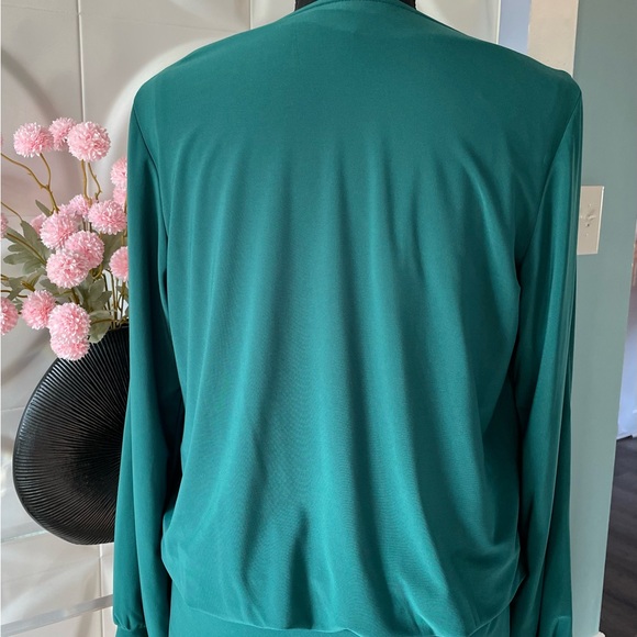 DB Women's Emerald Green Cold Shoulder Blouse with Bling Accents Size Small - Picture 8 of 12